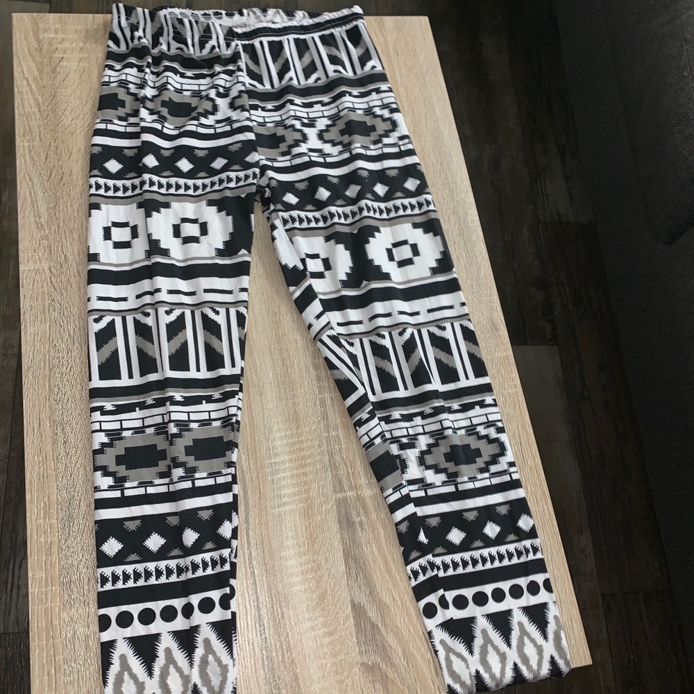 Pattern leggings.